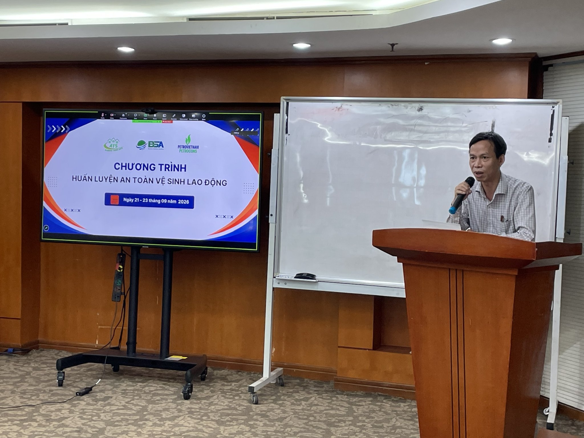 Tổng công ty Cổ phần Xây lắp Dầu khí Việt Nam tổ chức khóa huấn luyện định kỳ về An toàn, vệ sinh lao động năm 2026